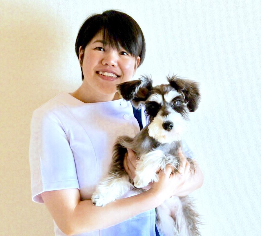 災害支援動物危機管理士 西村裕子さんとミニチュアシュナウザー